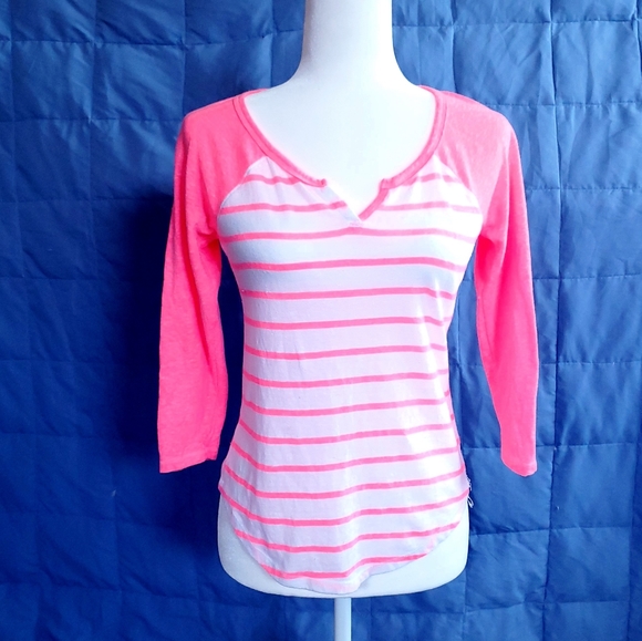 * Striped 3/4 sleeve top - Picture 1 of 4